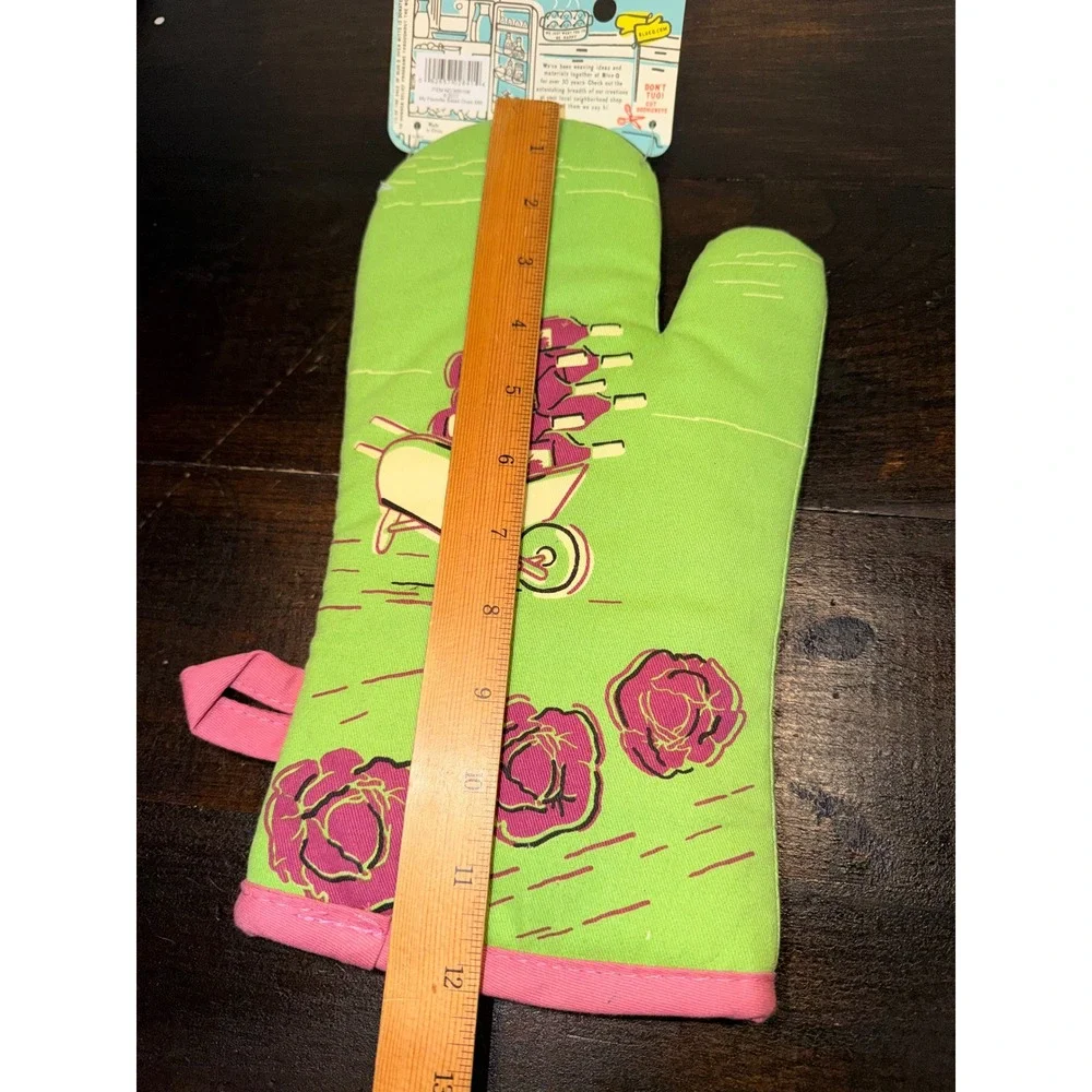 Blue Q My Favorite‎ Salad is Wine Oven Mitt Green Pink Retro Funny Cotton NWT